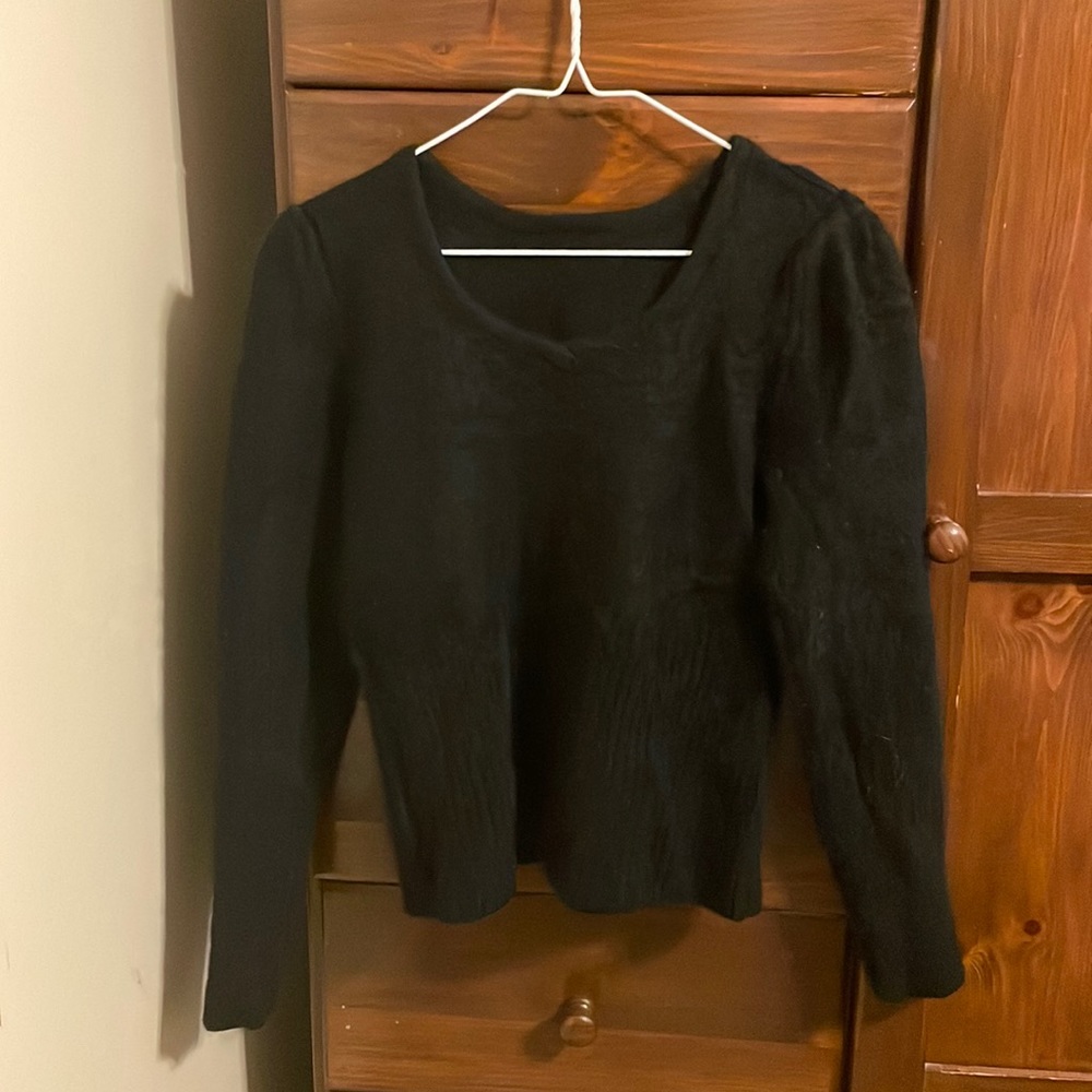 Nice sweater size L but run small ,I’m worn size s and this fit me